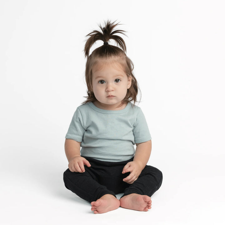 Bébé avec Body manches courtes en coton bio bleu