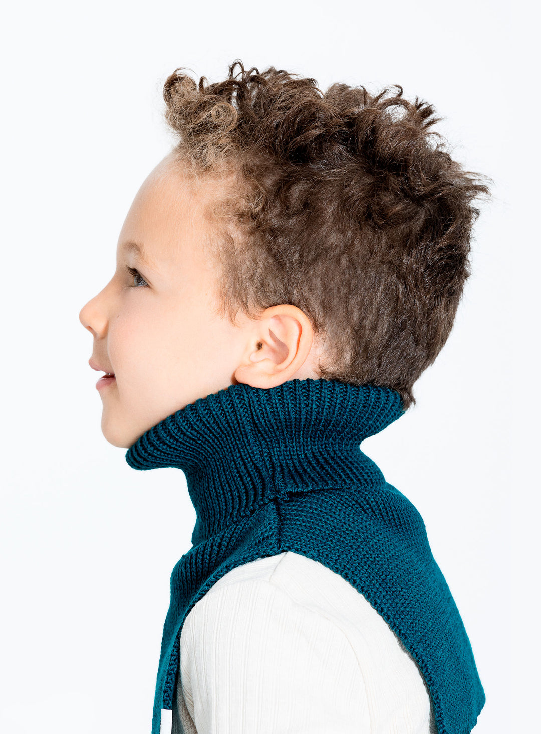 Enfant avec Cache-cou en tricot Sapin