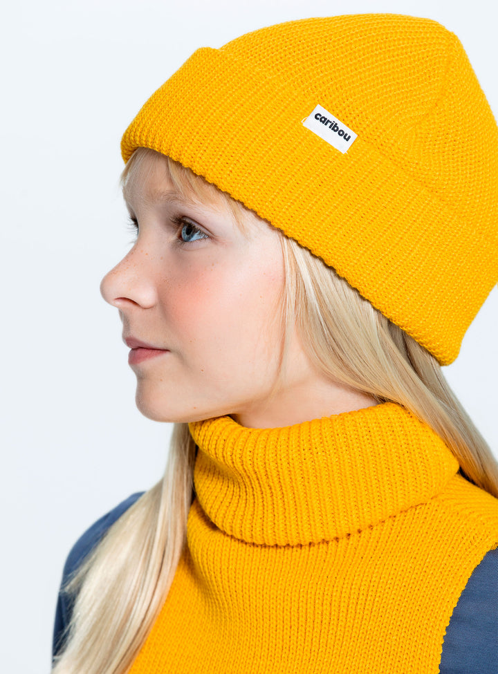 Fille avec Cache cou en tricot Jaune