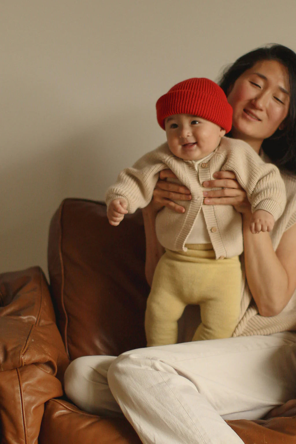 maman et bébé avec Cardigan Hvid en laine mérinos Crème