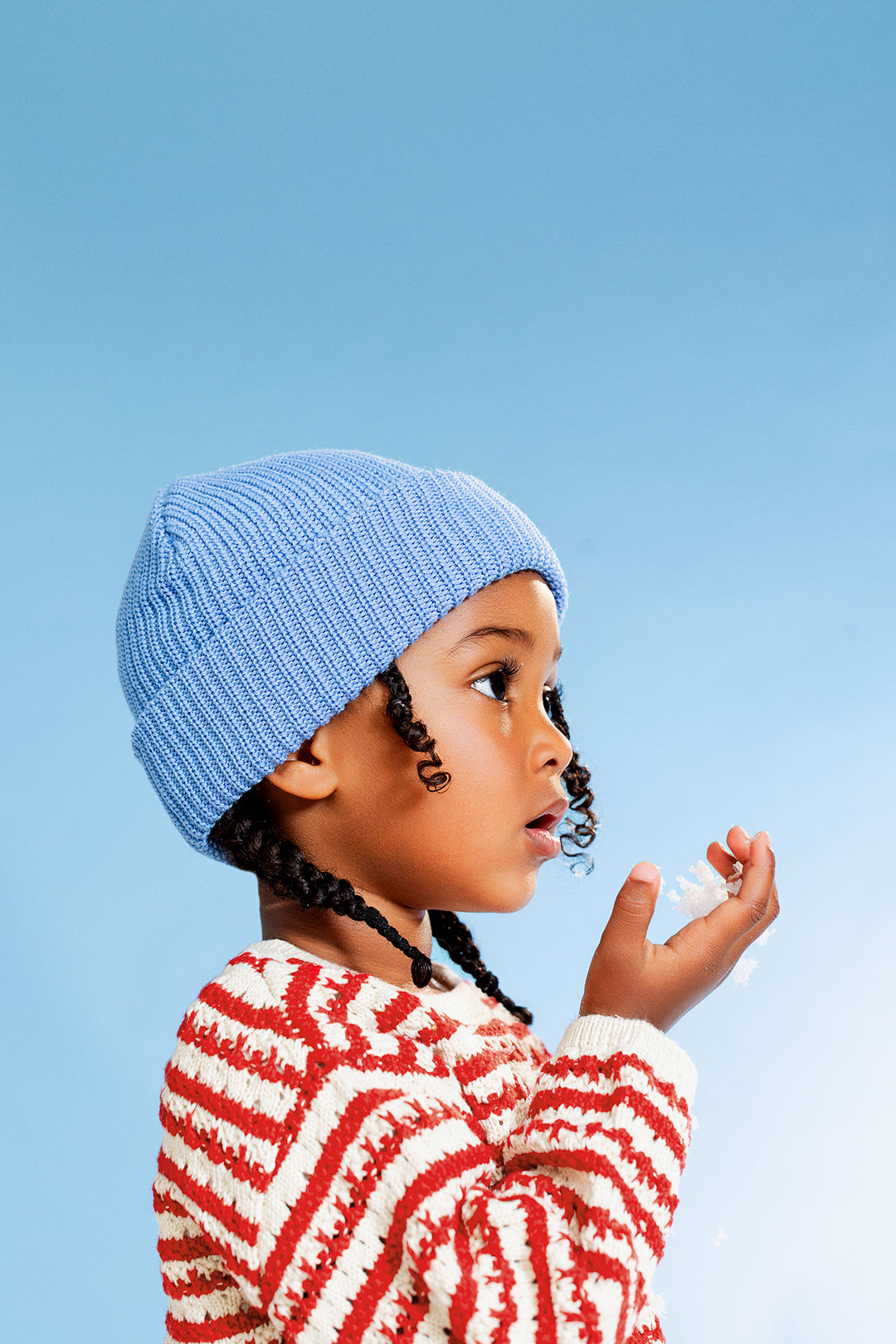 Enfant avec Tuque pêcheur Caribou en tricot bleu