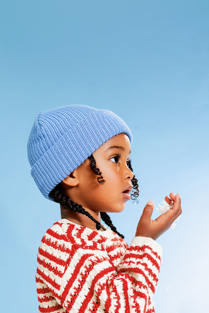 Enfant avec Tuque pêcheur Caribou en tricot bleu