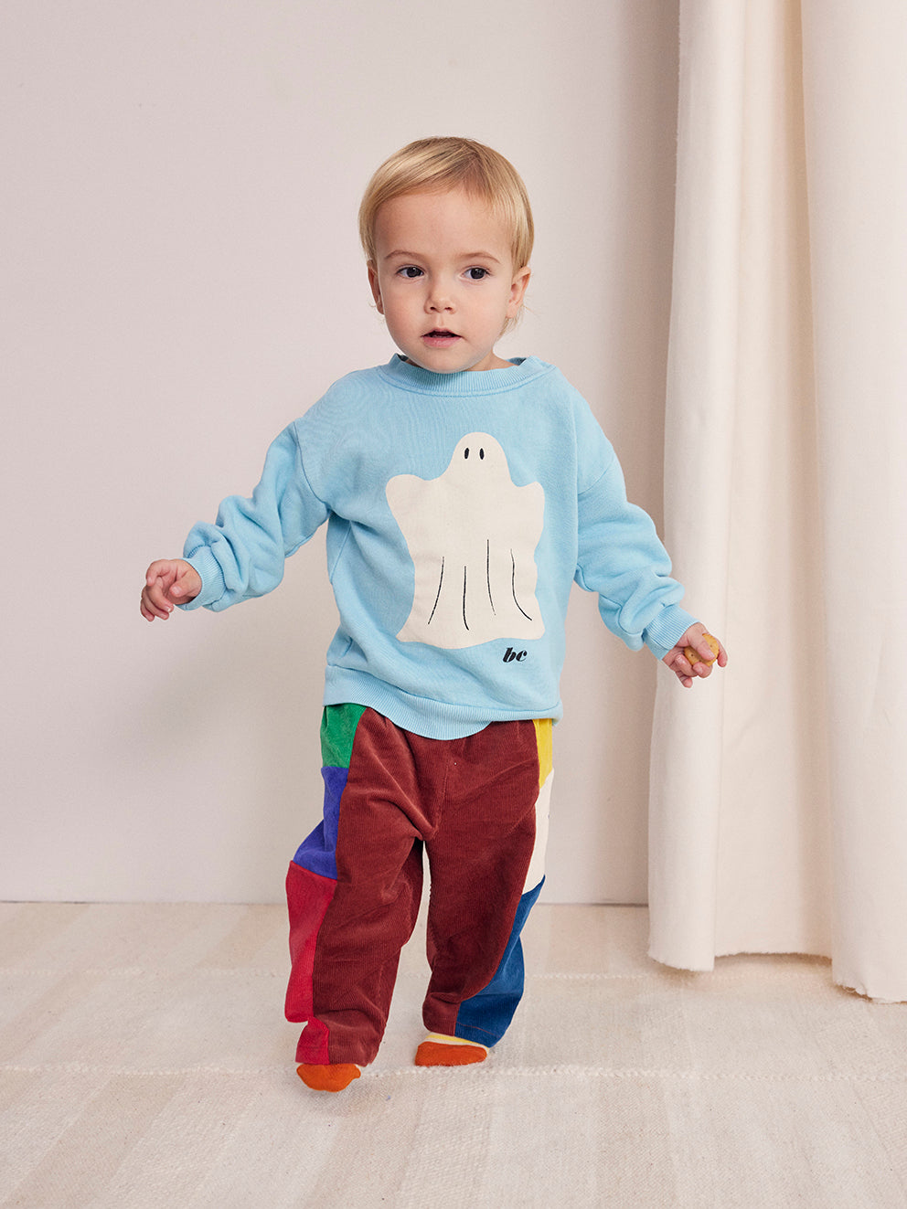 Enfant avec Chandail coton ouaté bleu avec imprimé fantôme blanc 