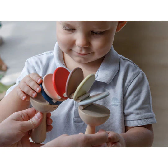 Enfant avec Cliquetis en bois 