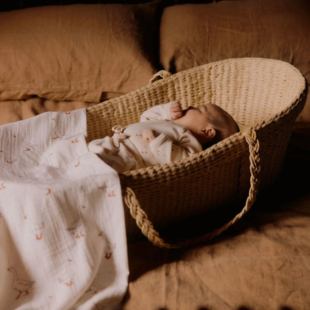 Bébé avec Couverture en mousseline naturel avec imprimé oie