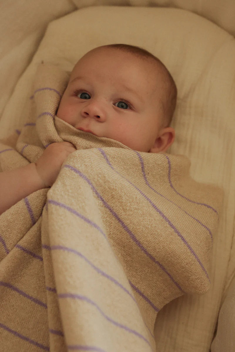 Bébé avec Couverture Hvid en laine mérinos Crème et Lilas