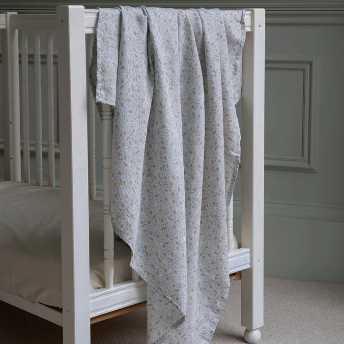 Couverture d'emmaillotage Avery Row en coton imprimé nature 