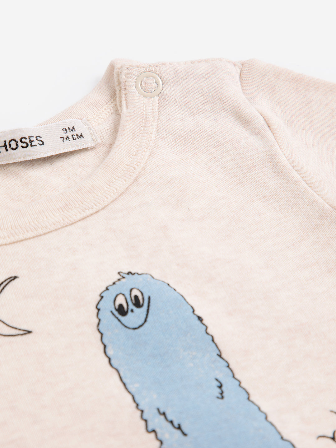 Détail de Body Bobo Choses en coton beige avec imprimé monstre bleu