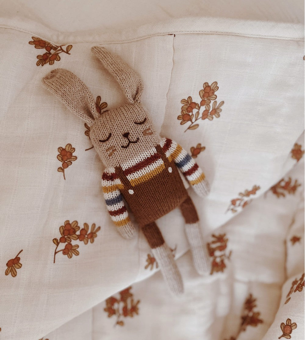 Doudou Petit lapin en tricot Pull arc-en-ciel