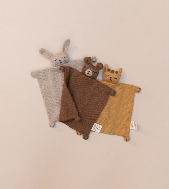 Doudou plat tricoté Ourson brun, lapin sable et tigre