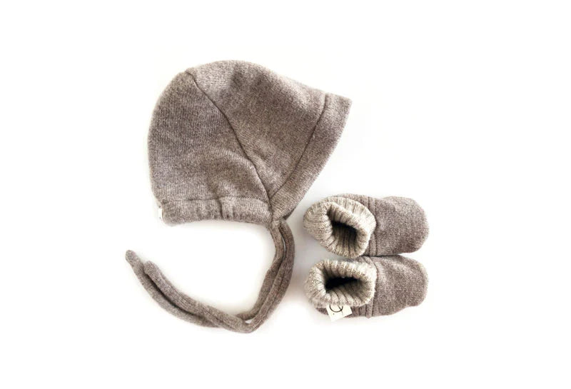 Ensemble bonnet et bottines en cachemire Taupe