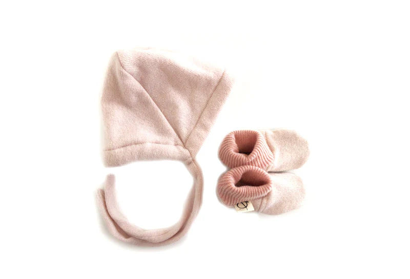 Ensemble bonnet et bottines en cachemire Rose pâle