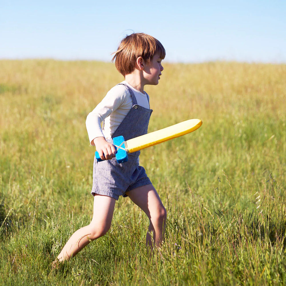 Enfant avec Épée souple en soie bleu et jaune