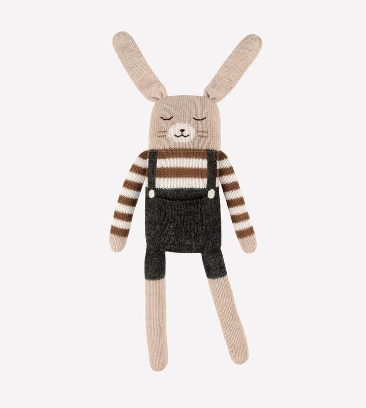 Grand lapin en tricot avec Salopette noire