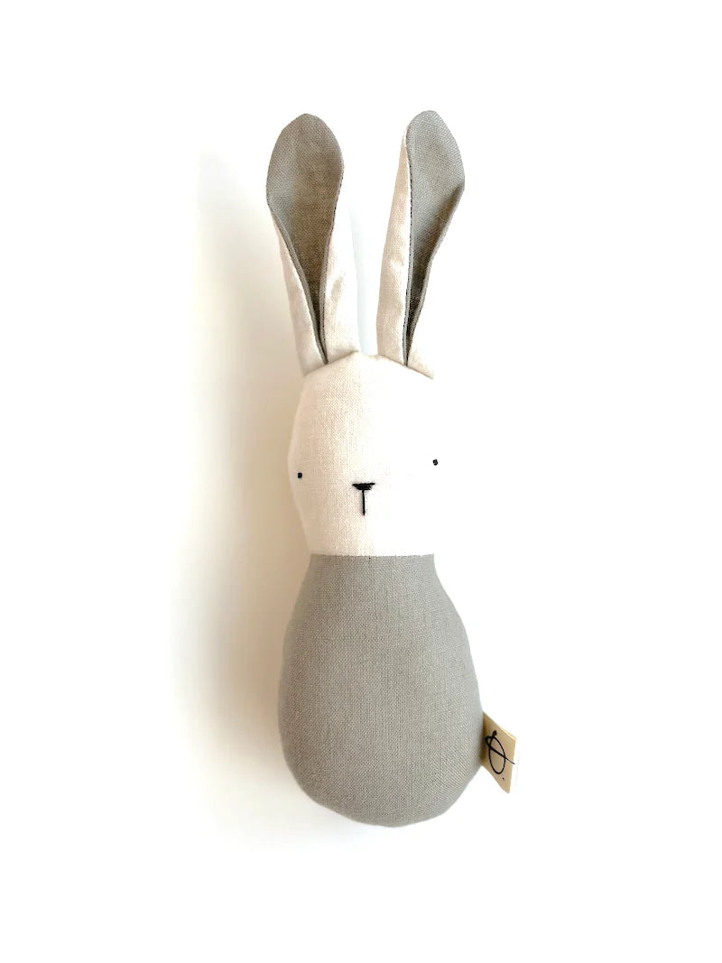 Hochet lapin en coton deux tons blanc et gris taupe