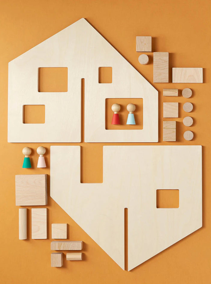 maison en bois avec figurines