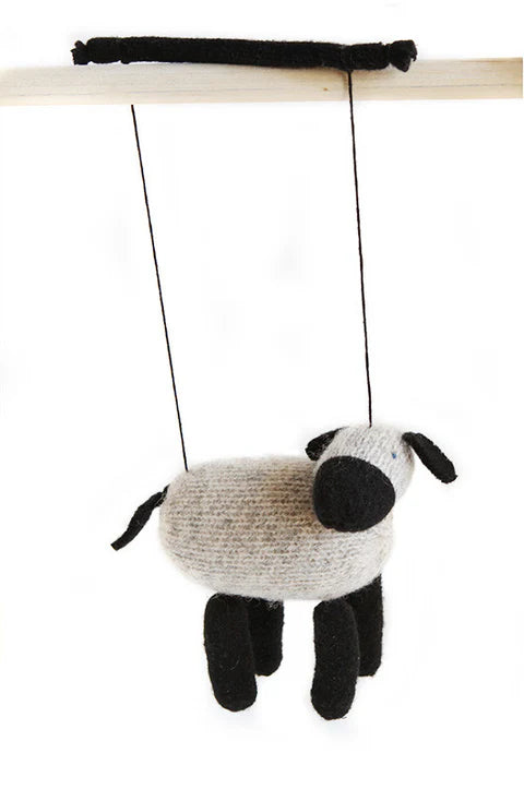 Marionnette mouton à fil en laine gris pâle et noir 