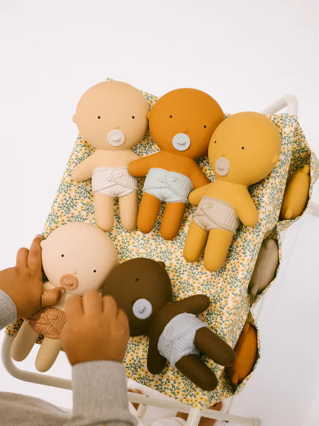 Mini bébés Gommu fabriqué à partir de la sève blanche de l'hévéa