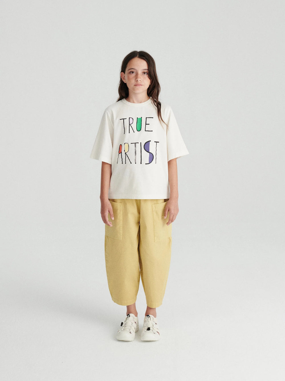 Fille avec Pantalon pour enfant en coton sable vert avec poches et t-shirt True Artist