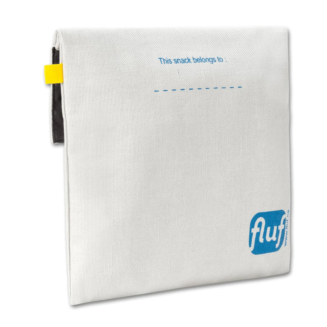 Sac à collation flip gris pâle avec le mot "snack" en bleu