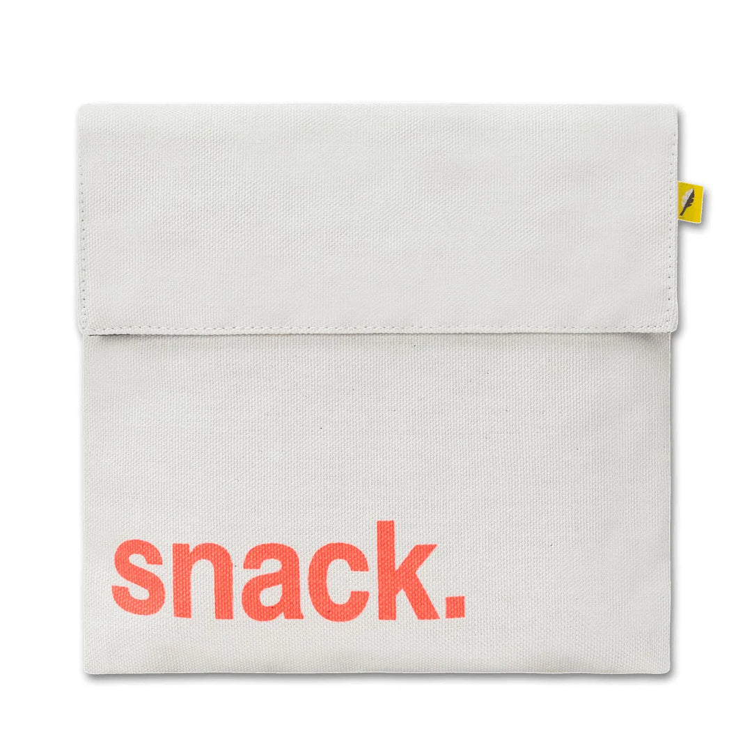 Sac à collation flip gris pâle avec le mot "snack" en orange