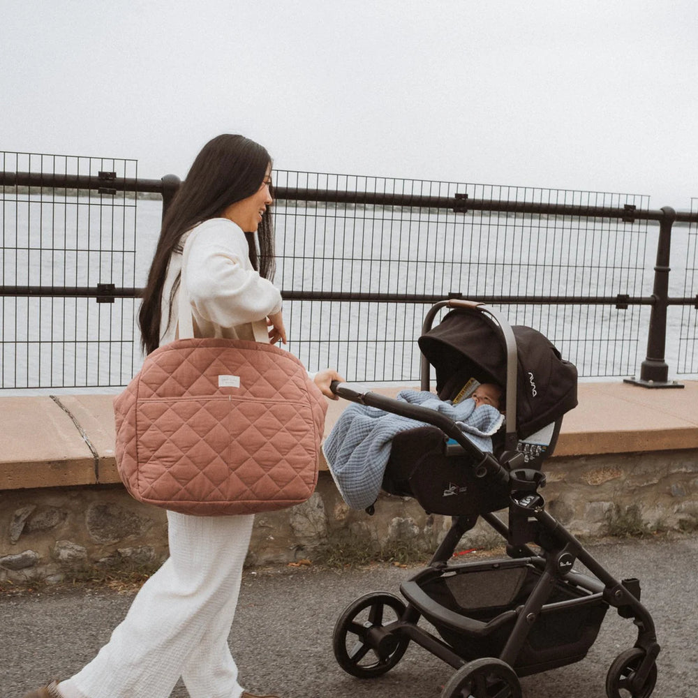 Maman avec Sac à couche matelassé 