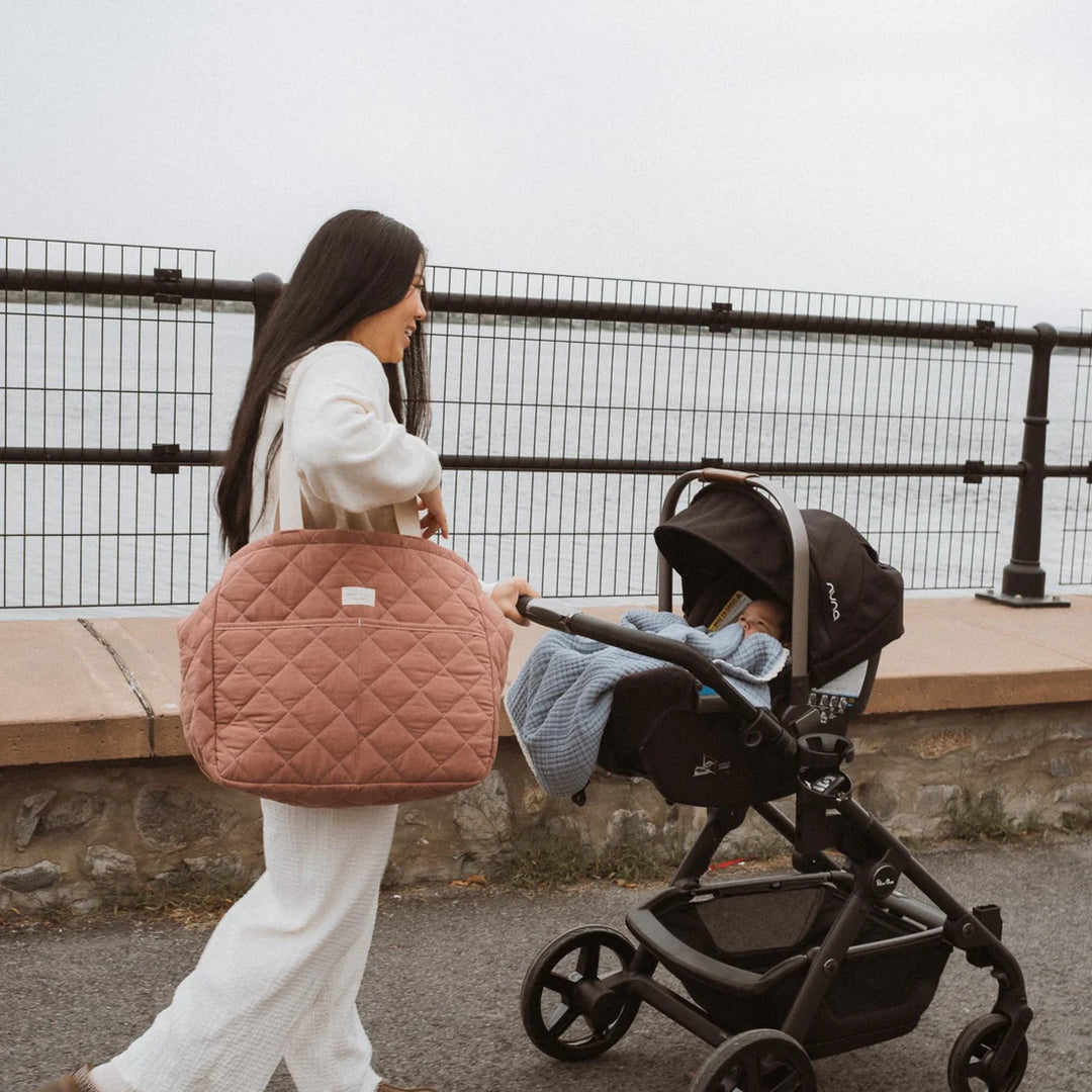 Maman avec Sac à couche matelassé 