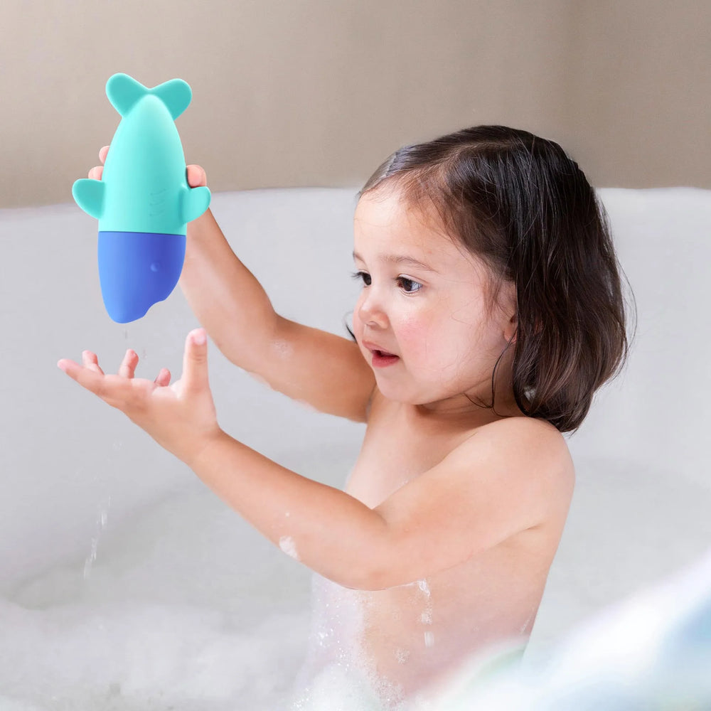 Enfant avec Arroseur en silicone Requin