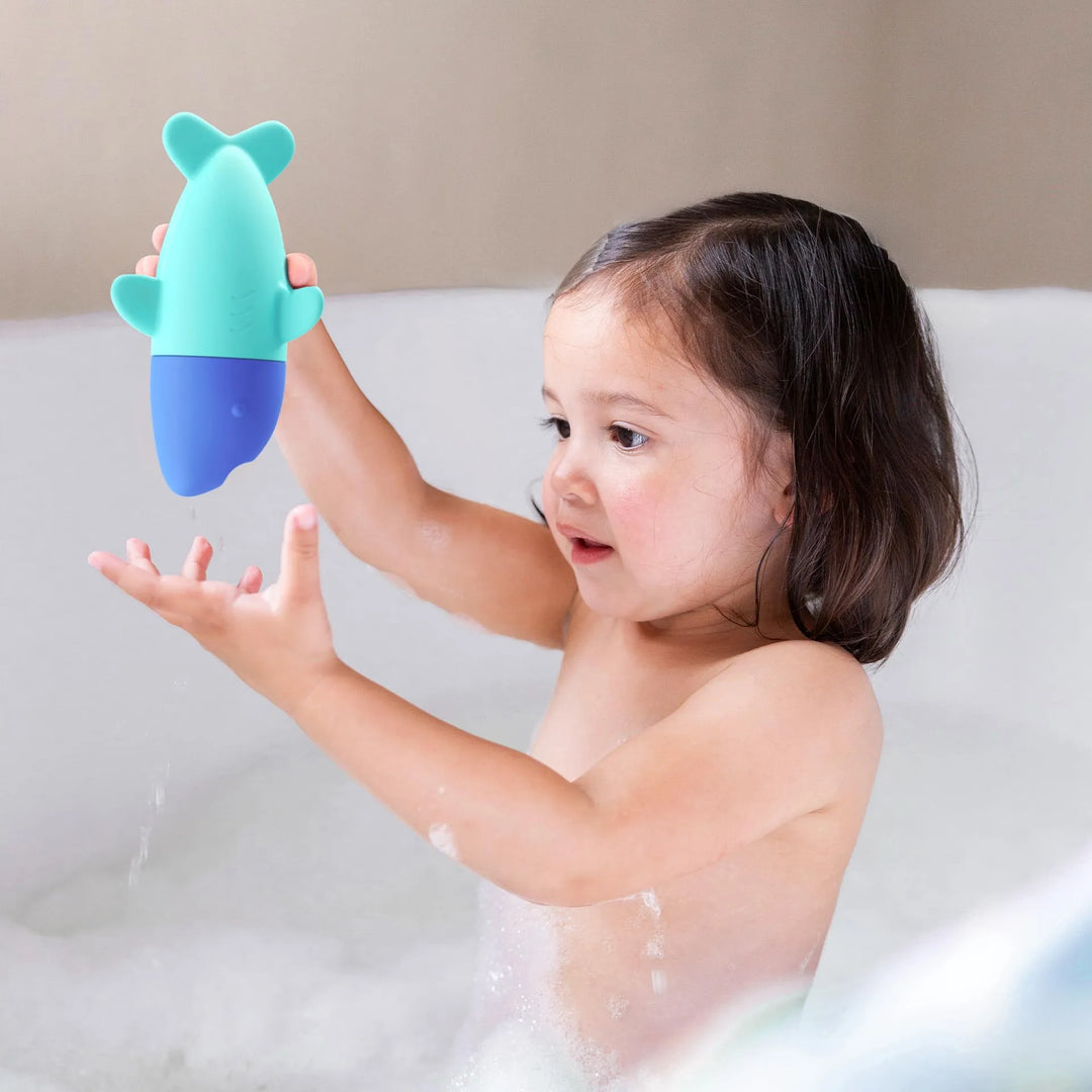 Enfant avec Arroseur en silicone Requin