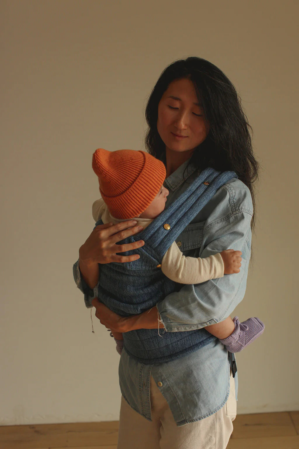 Maman avec bébé avec Tuque en laine mérinos Orange