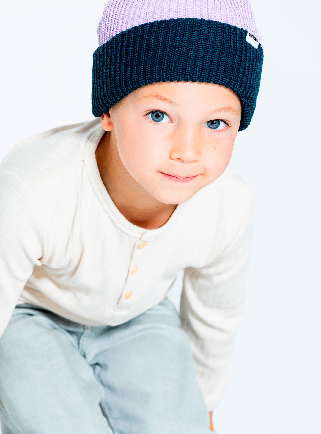 Enfant avec Tuque pêcheur tricoté en laine mérinos  lavande et vert