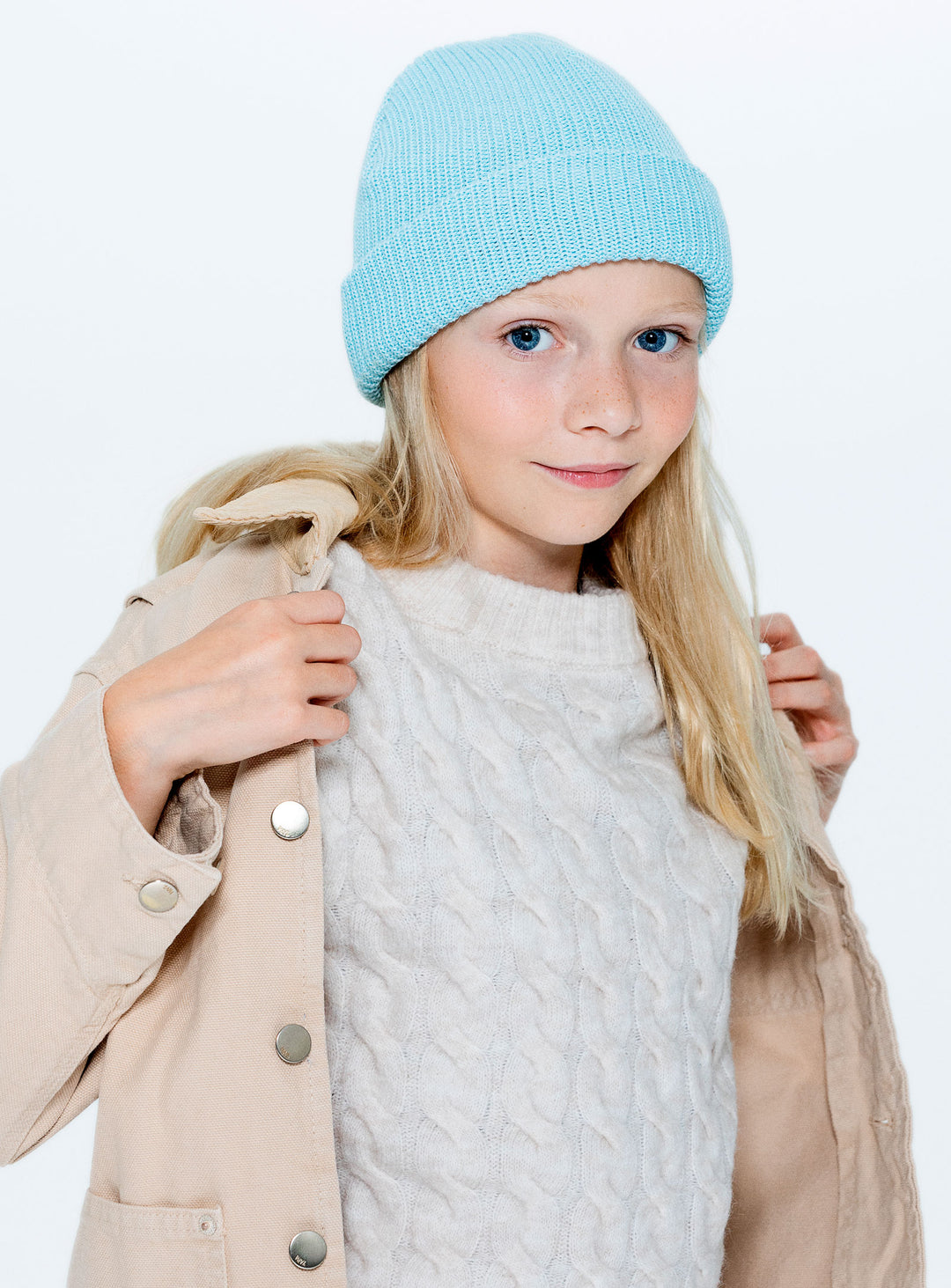 Fille avec Tuque pêcheur tricoté en laine mérinos menthe