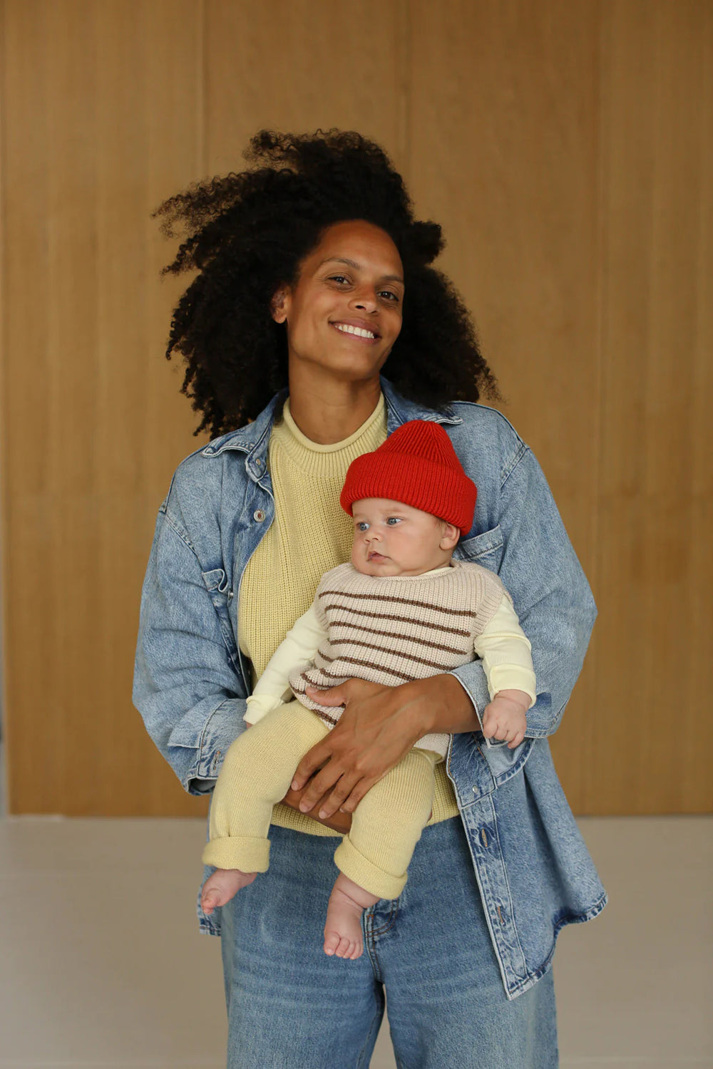 maman avec bébé avec Veste Hvid en laine mérinos rayé Crème et Moka