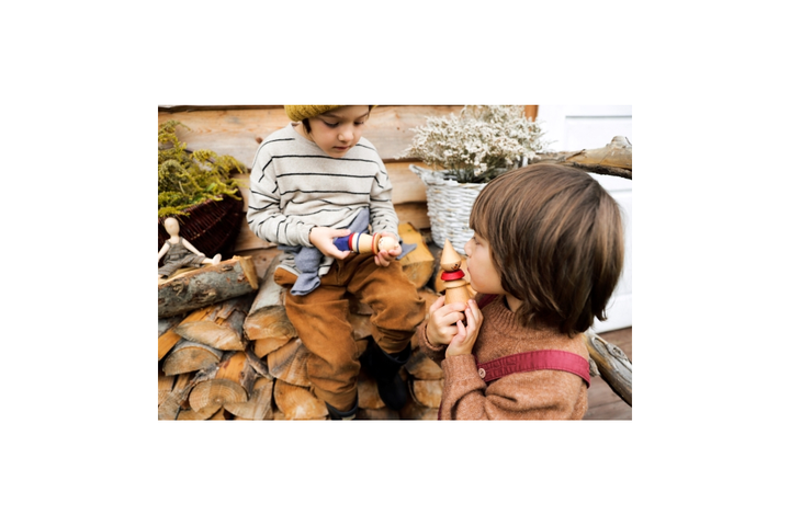 Enfants avec Wooden Story Figurine à empiler No.04