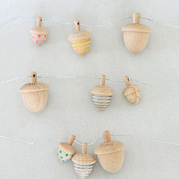 Collier de toupies en bois