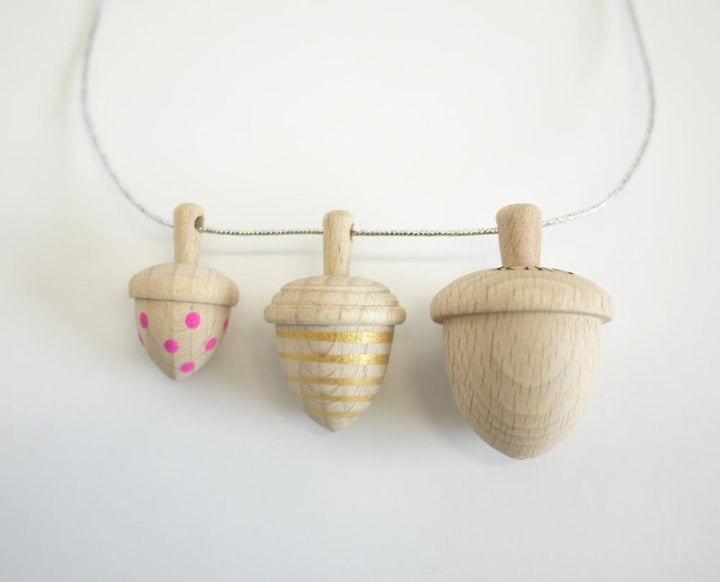 Collier de toupies en bois