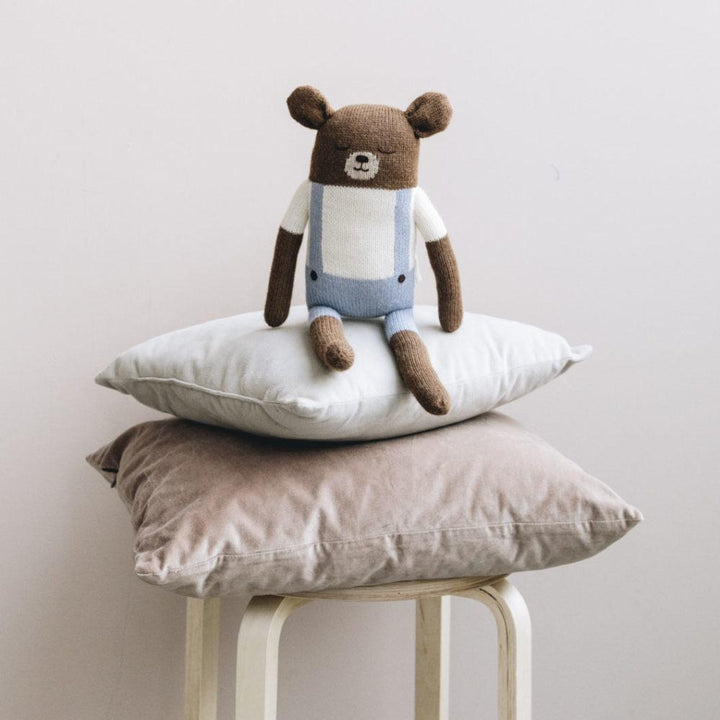 main sauvage montréal québec canada montreal quebec bear ours toutou plush soft toy stuffed toy peluche alpaga alpaca naturel natural sustainable durable bébé baby jouet toy
