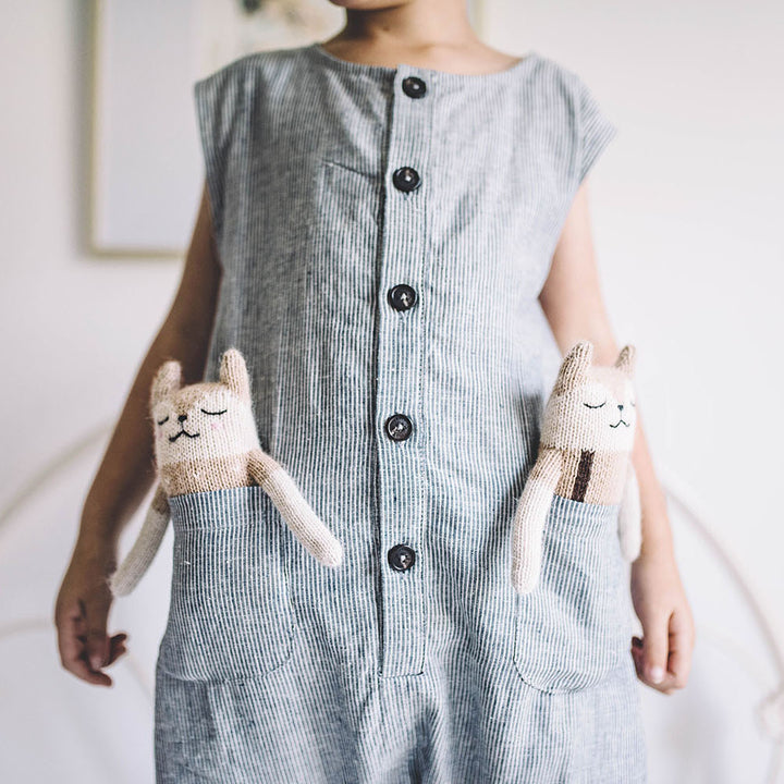 main sauvage doudou toutou petit faon en tricot sable sand fawn plush doll