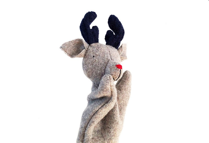 ouistitine montreal quebec canada marionnette renne reindeer fait a la main handmade puppet doll plush poupée toutou recyclé recycled