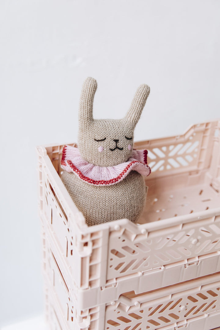 main sauvage montréal montreal québec quebec canada hochet rattle rond roly poly toutou plush culbuto knitted tricot tricoté bunny lapin baby bébé jouet toy