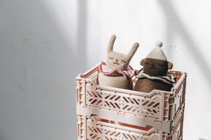 main sauvage montréal montreal québec quebec canada hochet rattle rond roly poly toutou plush culbuto knitted tricot tricoté bunny lapin baby bébé jouet toy