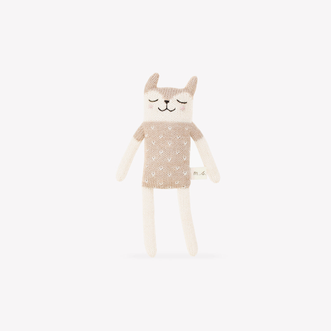 main sauvage doudou toutou petit faon en tricot sable sand fawn plush doll